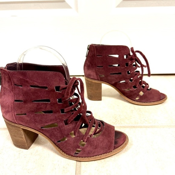 Vince Camuto Tressa Bootie Women Burgundy Suede Laced Back Zip Open Toe Heels 6M - Picture 2 of 7